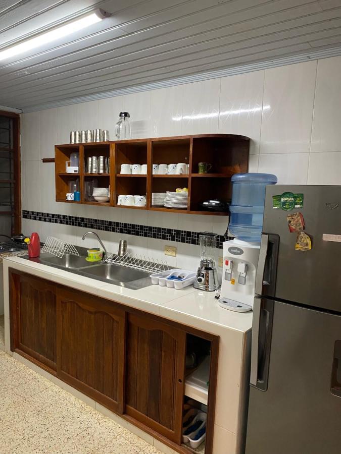 Tambo Hostel Летісія Екстер'єр фото