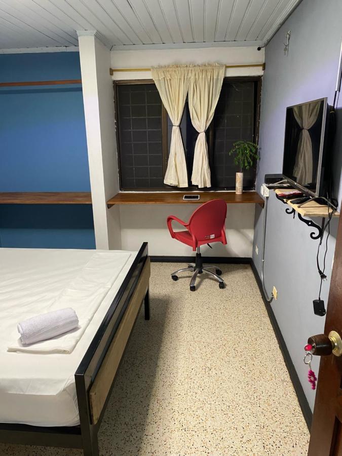 Tambo Hostel Летісія Екстер'єр фото