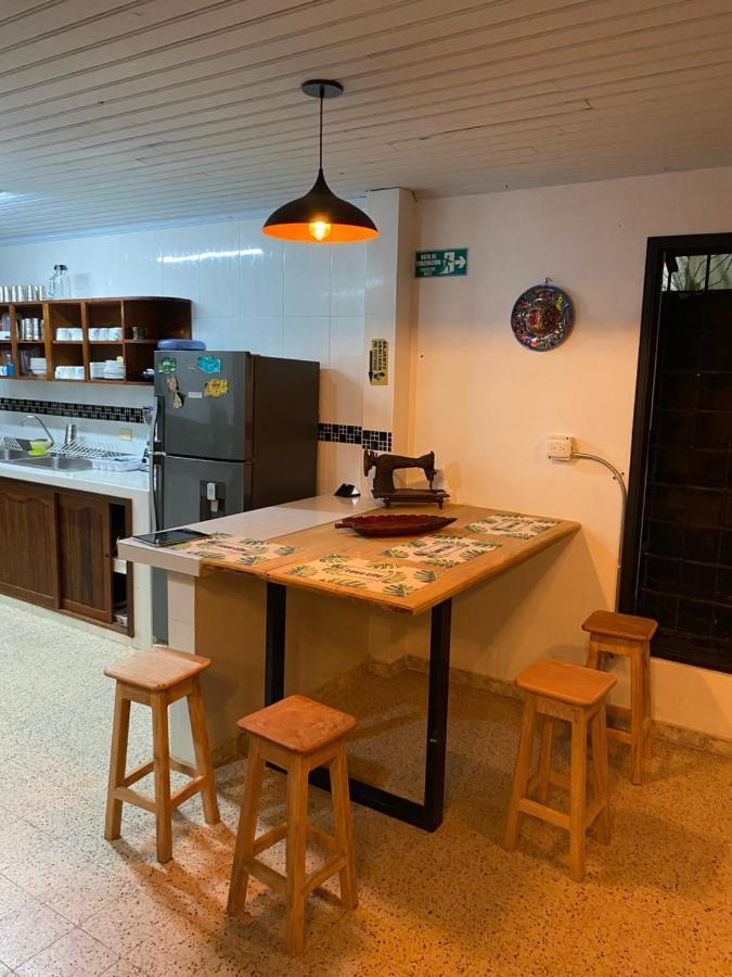 Tambo Hostel Летісія Екстер'єр фото