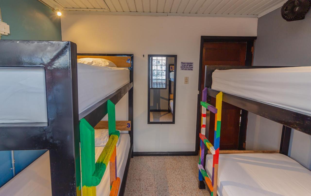 Tambo Hostel Летісія Екстер'єр фото