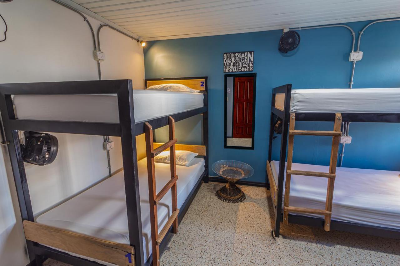 Tambo Hostel Летісія Екстер'єр фото
