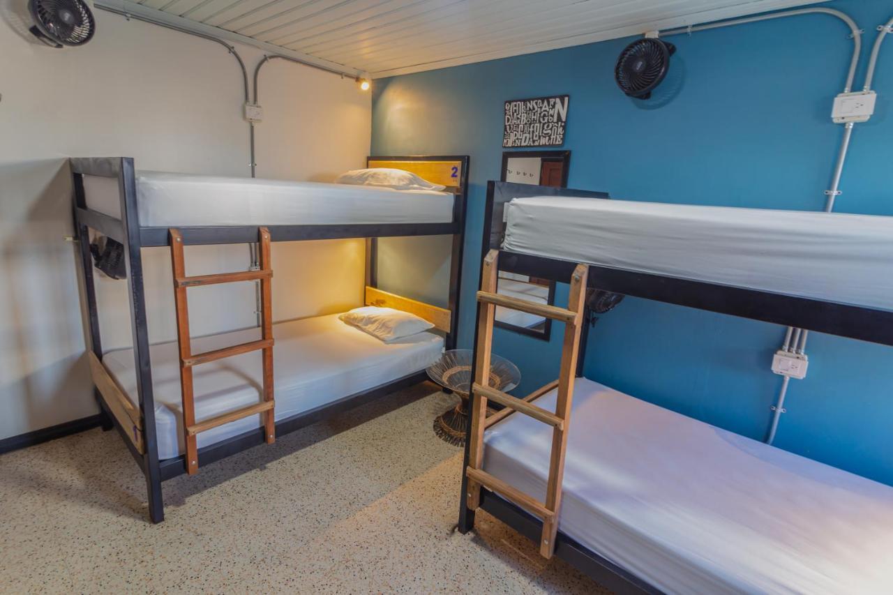Tambo Hostel Летісія Екстер'єр фото