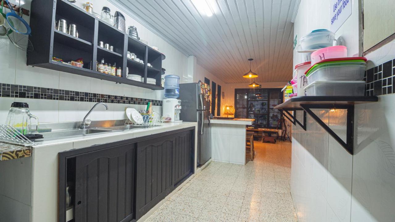 Tambo Hostel Летісія Екстер'єр фото